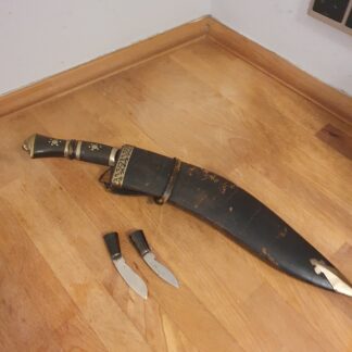 Indisk sabel samt to kasteknive