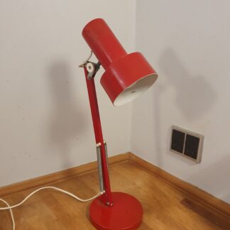 Rød retro lampe i metal