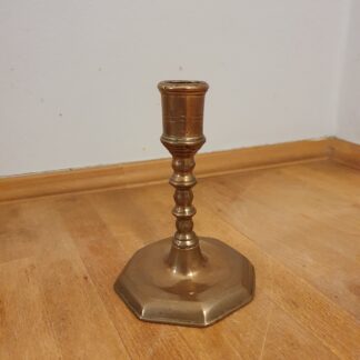 Tung lysestage i kobber