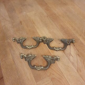 3 styks beslag i messing