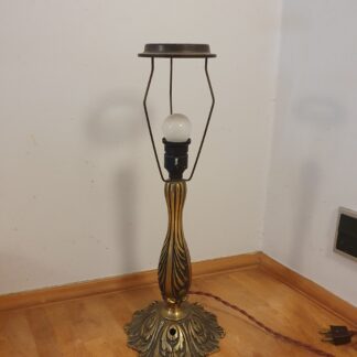 Lampe i messing