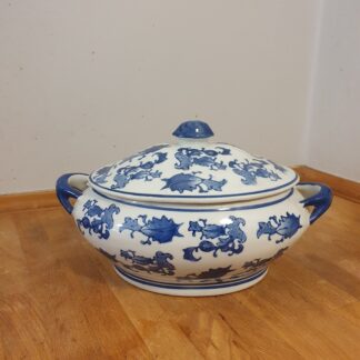 Blå mønstret terrin i porcelæn