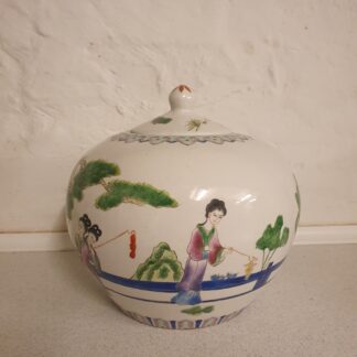Kinesisk urne med låg