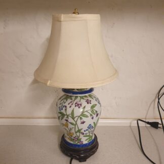 Kinesisk lampe i porcelæn
