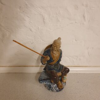 Kinesisk figur med spyd