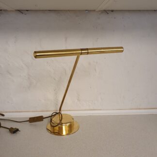 Bordlampe i messing med to pærer