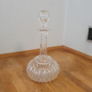 Vintage karaffel i glas med slibninger