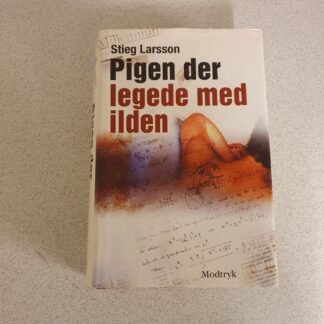 Pigen der legede med ilden - Stieg Larsson