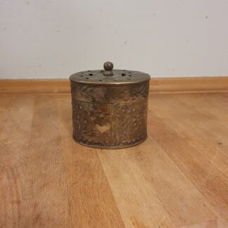 Skål med låg i metal