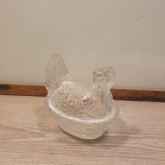 Todelt høne saltkar i glas