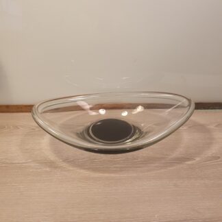 Fad i glas med sort bund