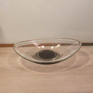 Fad i glas med sort bund