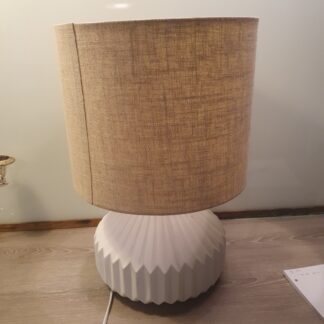 Lampe af nyere dato i porcelæn