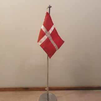 Dannebrog flag på metal fod