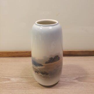 Vase med landskab fra Lyngby porcelæn