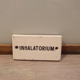 Inhalatorium skilt i porcelæn