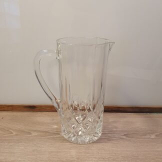 Glas kande med slibninger