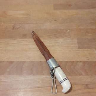 Kniv i etui
