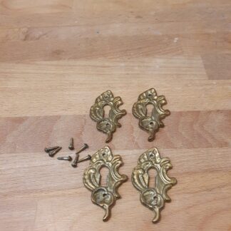 4 stk beslag i messing