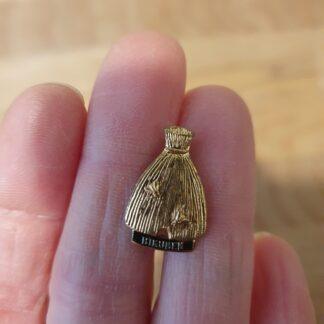 Bikuben broche