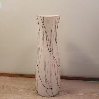 Vase i bemalet glas