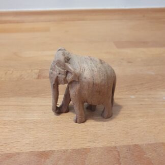 Elefant i træ