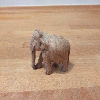 Elefant i træ