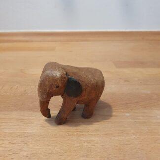 Elefant i træ
