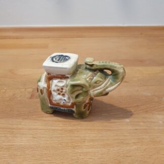 Elefant i porcelæn