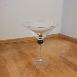Martini glas med sort kugle