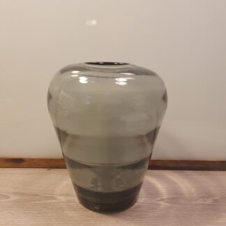 Grå vase