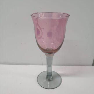 Lyserødt glas med grå stilk