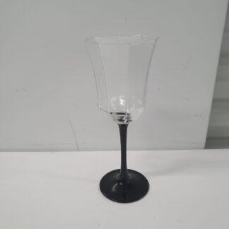 Kantet glas med sort stilk