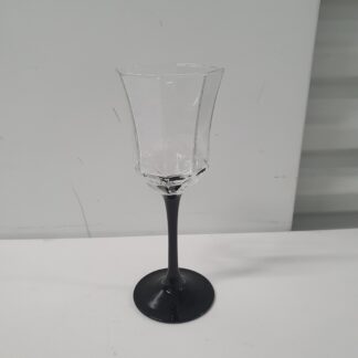 Kantet glas med sort stilk