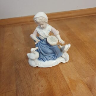Lille figur i porcelæn