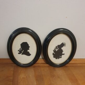 2 stk indrammet broderi
