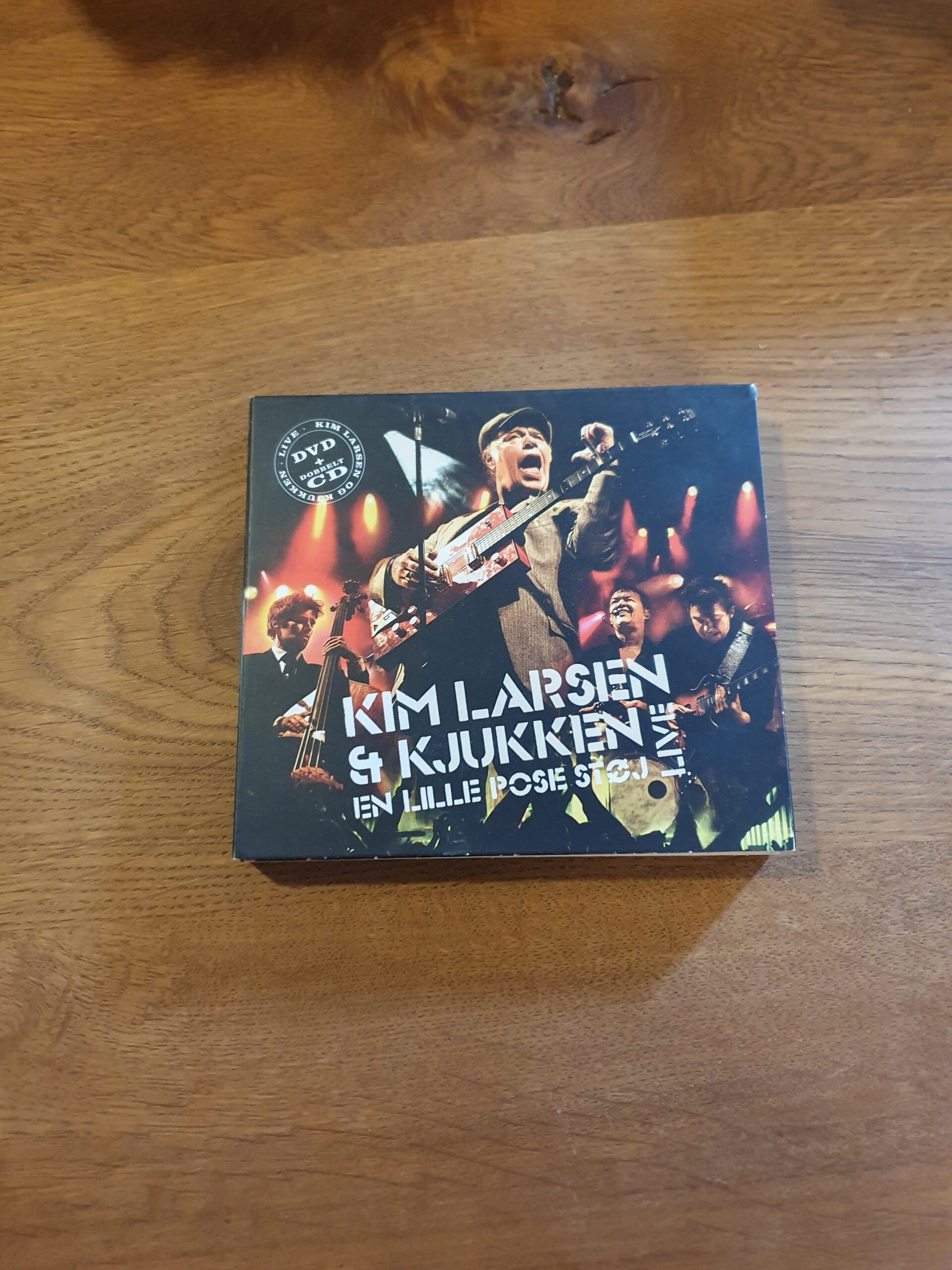 En lille pose støj: live - Kim Larsen &amp; Kjukken