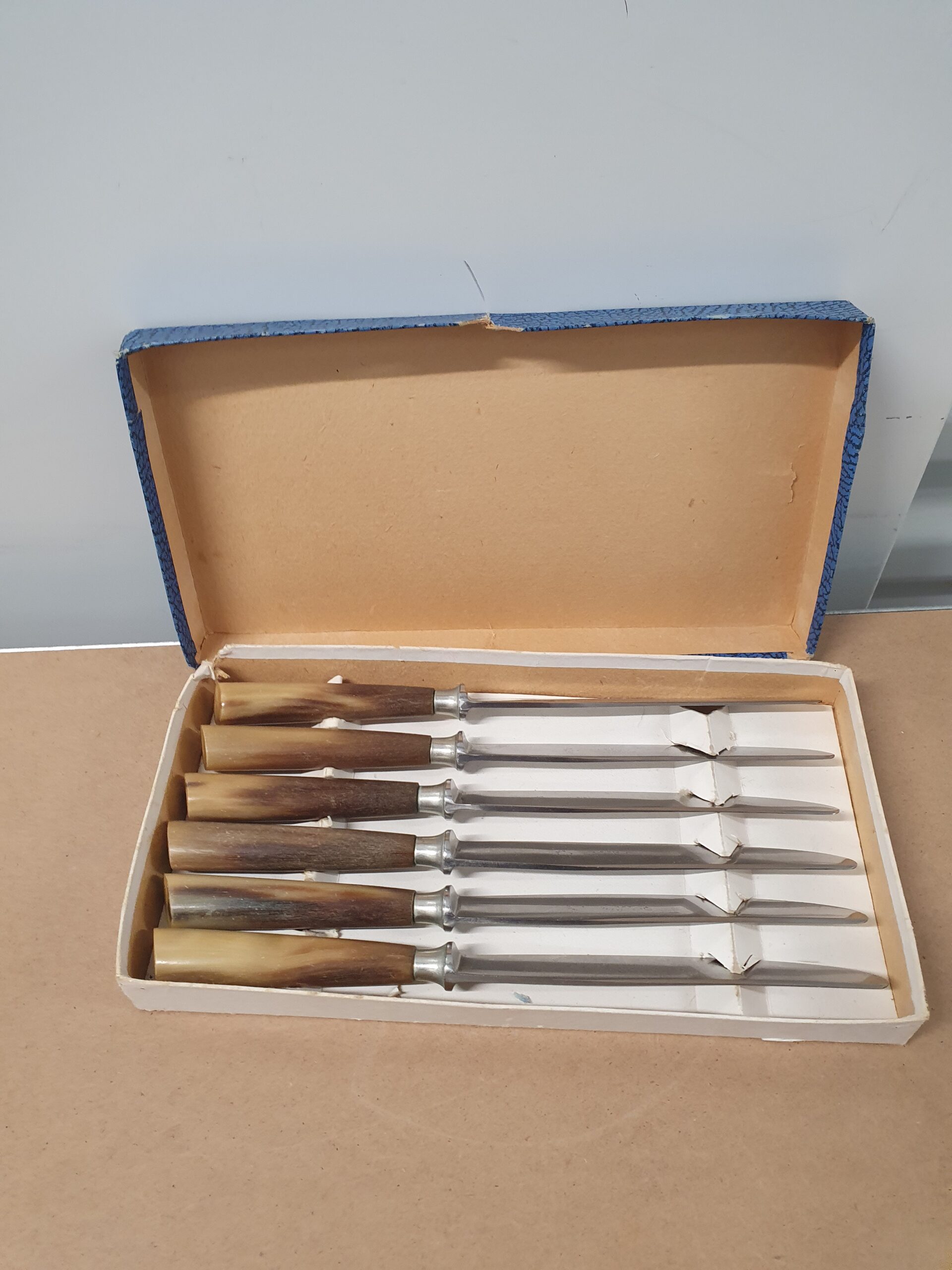 6 stk knive i æske
