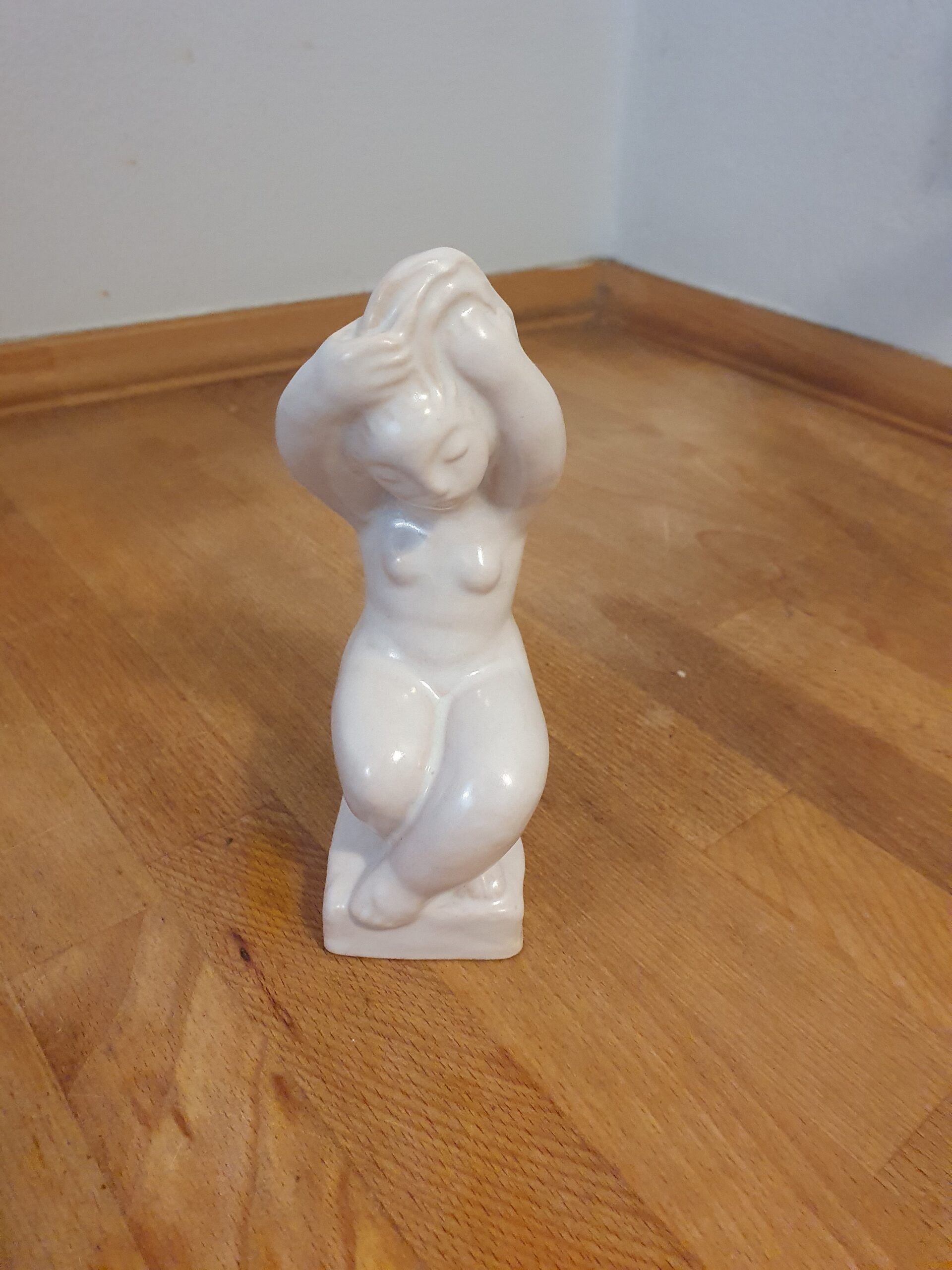 Hjorth kvinde figur i keramik