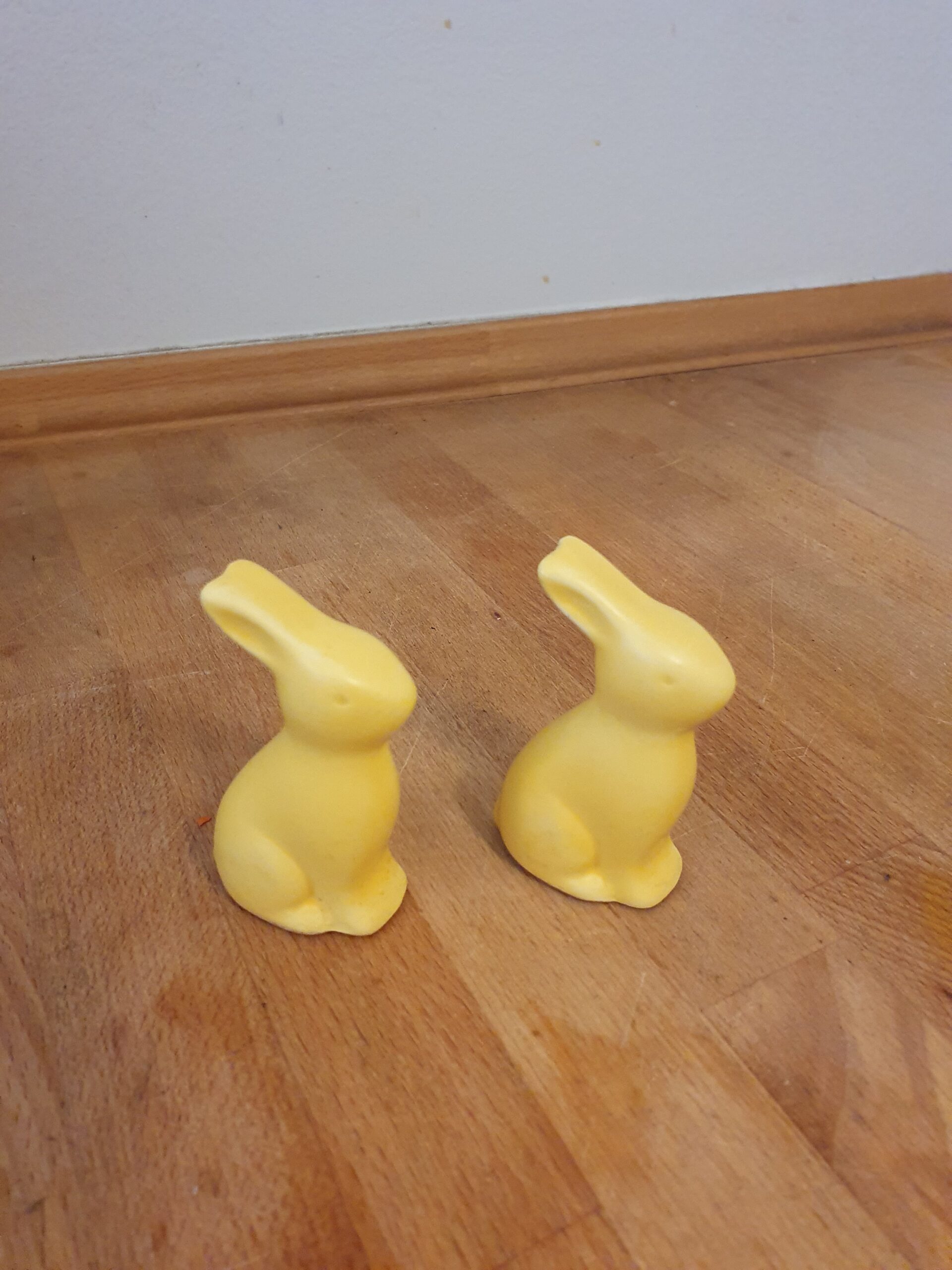 2 vintage kaniner i porcelæn