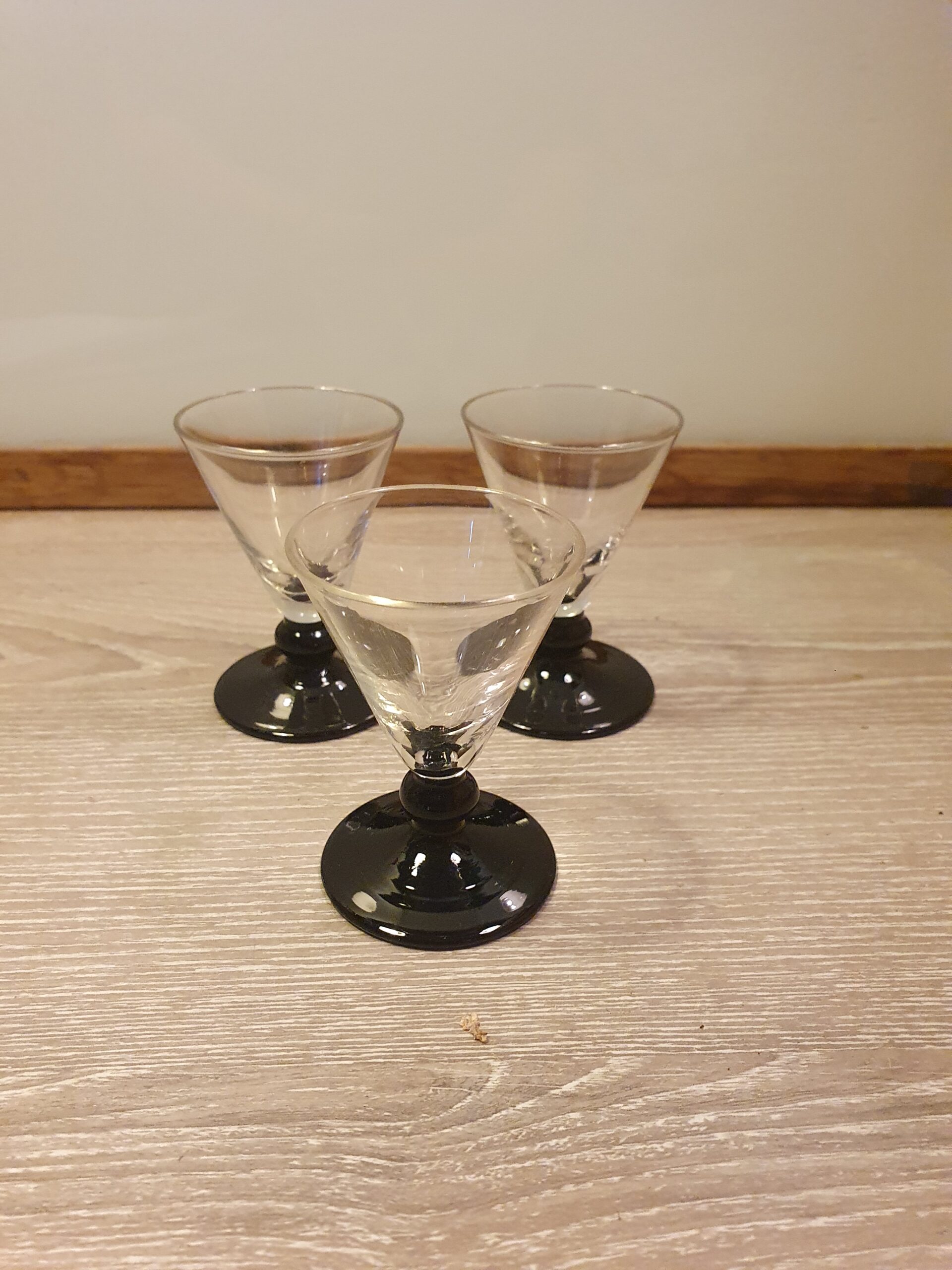 3 stk snapseglas med sort fod