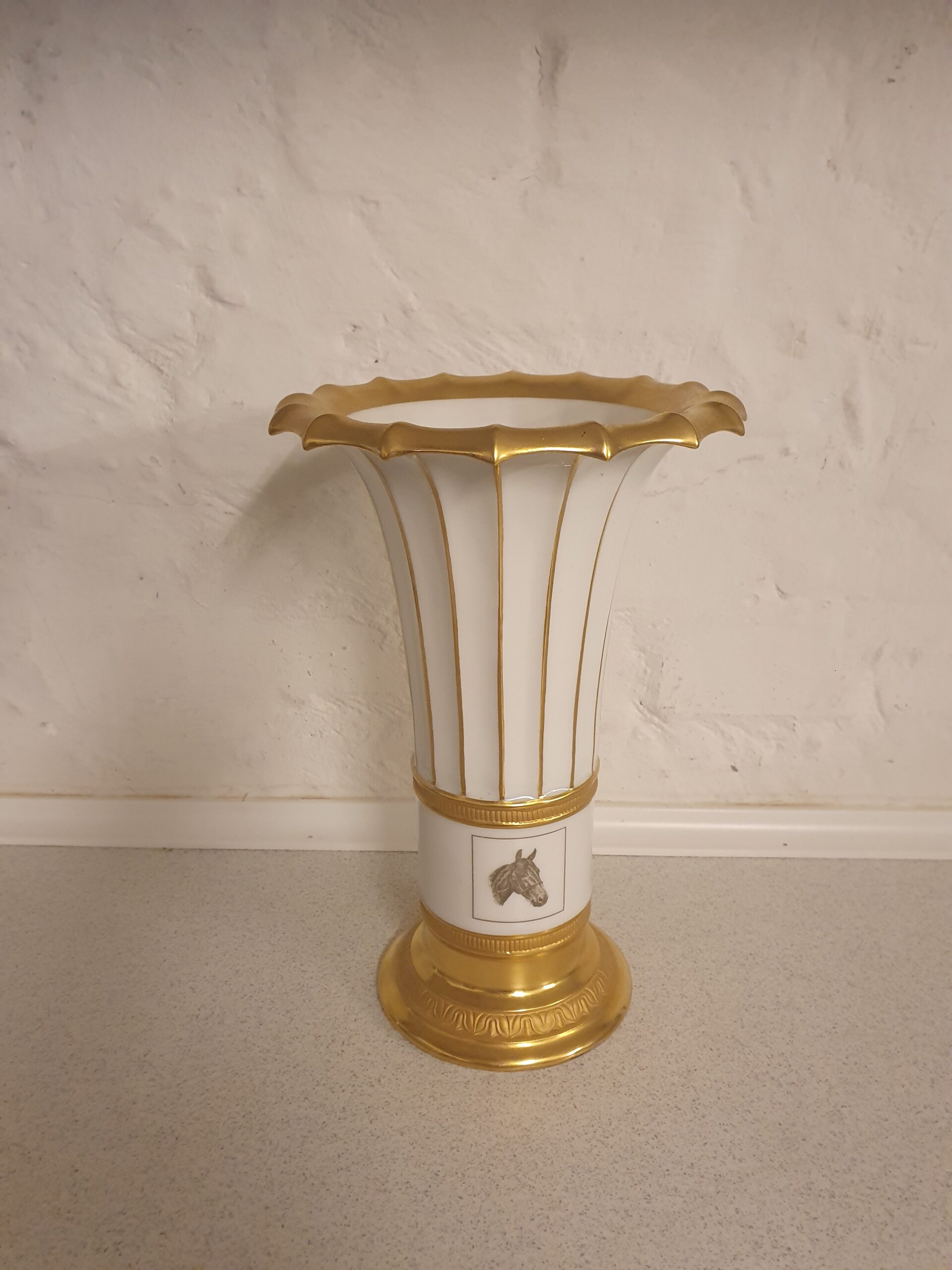 Royal Copenhagen Derby vase 1970
