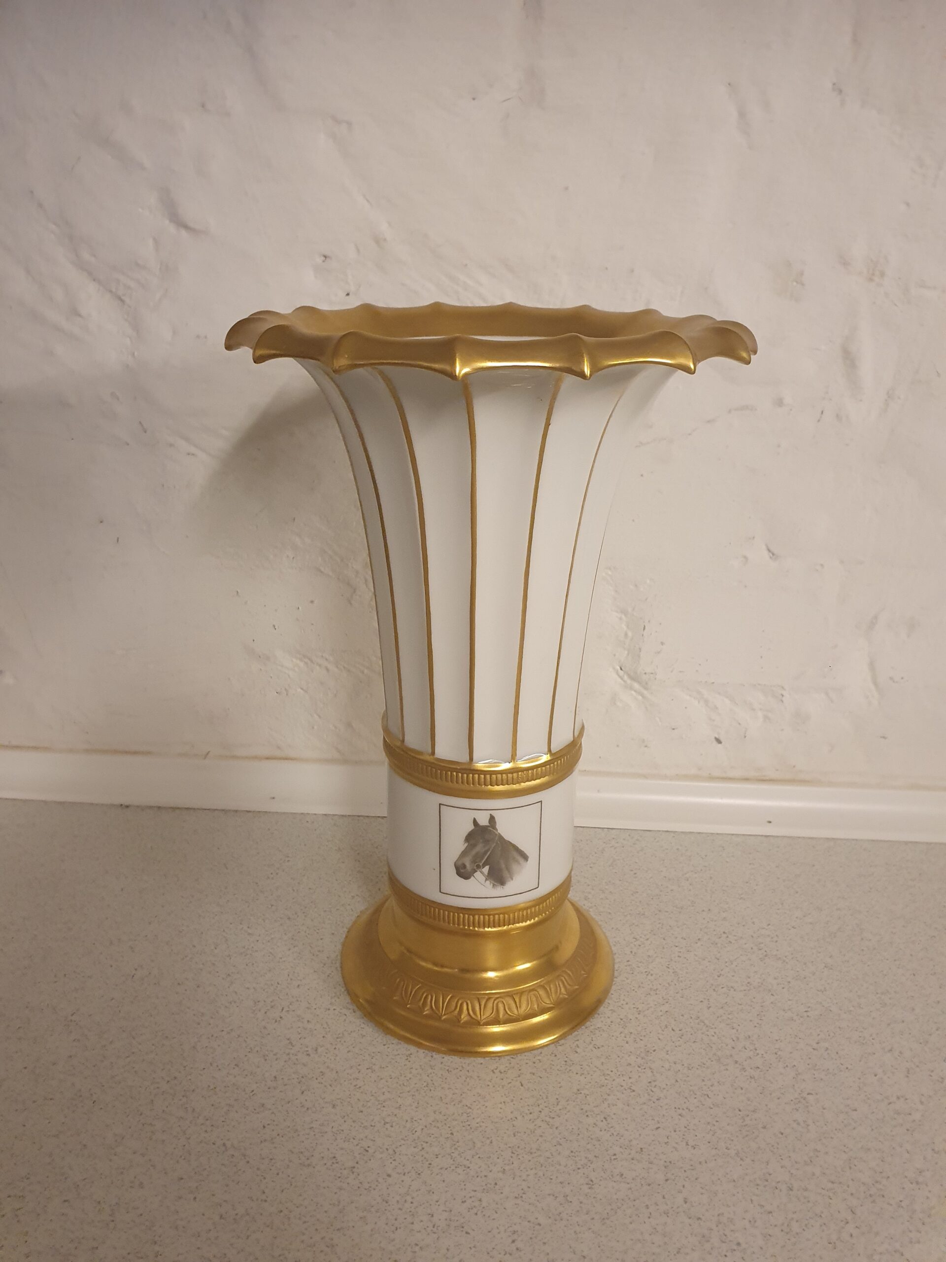 Royal Copenhagen Derby vase 1973