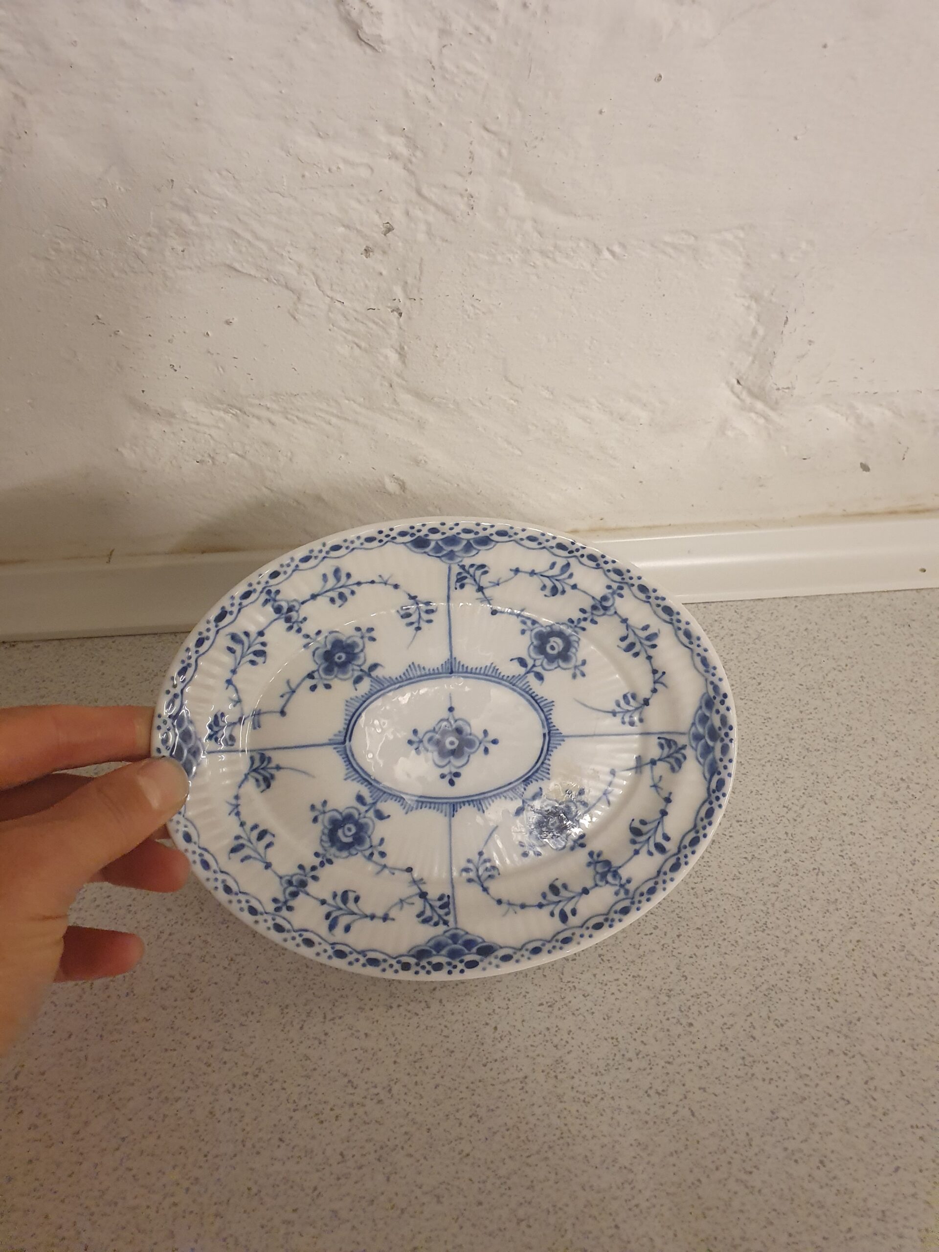 Oval asiet i mussemalet
