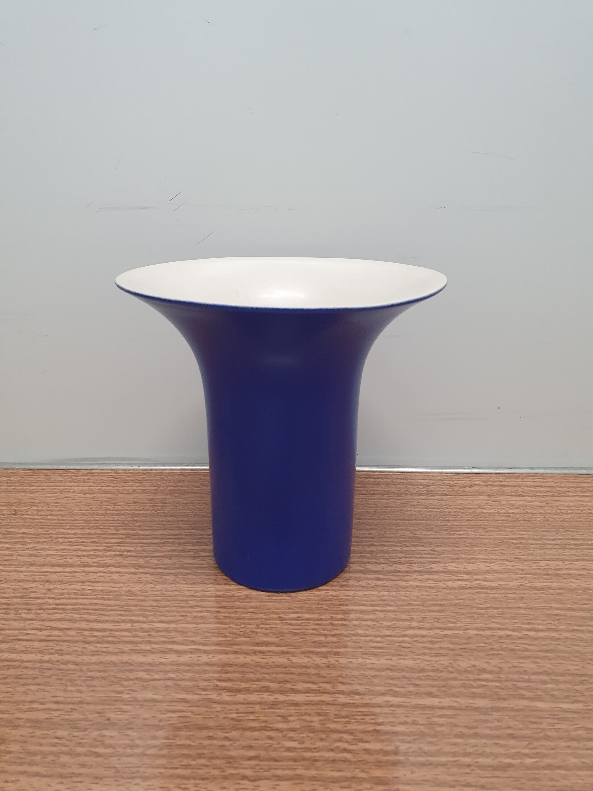 Blå vase i porcelæn