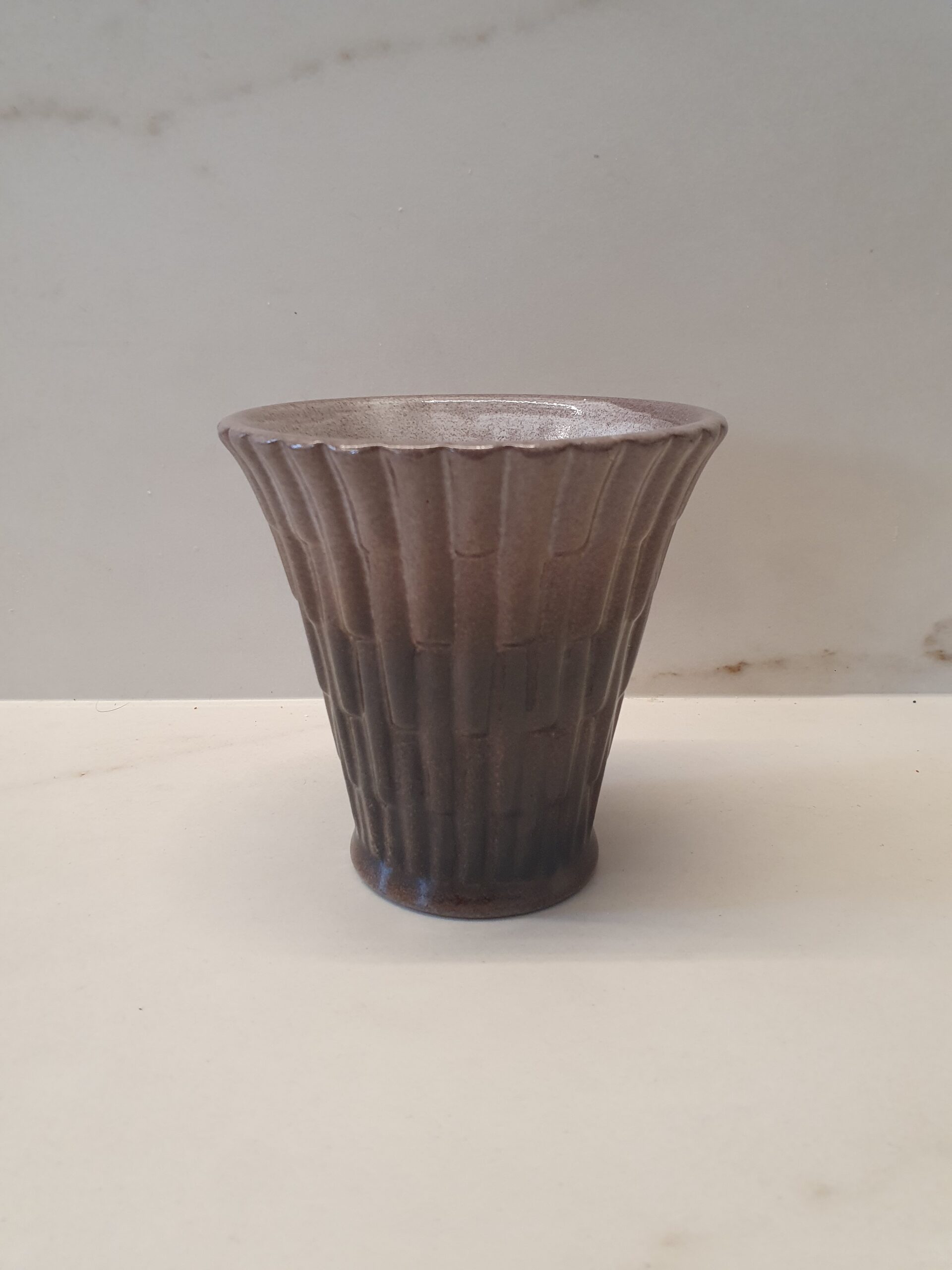 Rillet vase fra Michael Andersen & Søn